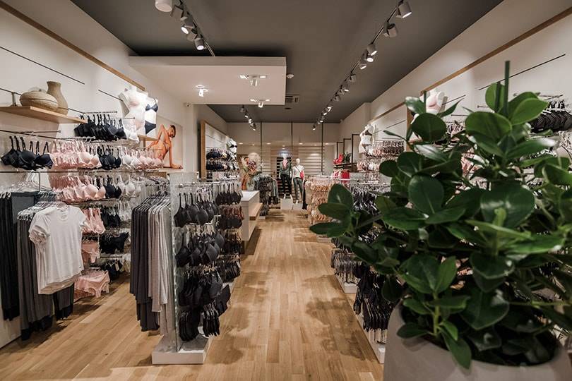 Literatuur bericht Twisted Binnenkijken bij de eerste Esprit bodywear winkel in Nederland