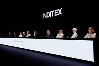 Inditex entra en el capital de la start-up de robots potenciados con IA Theker Robotics