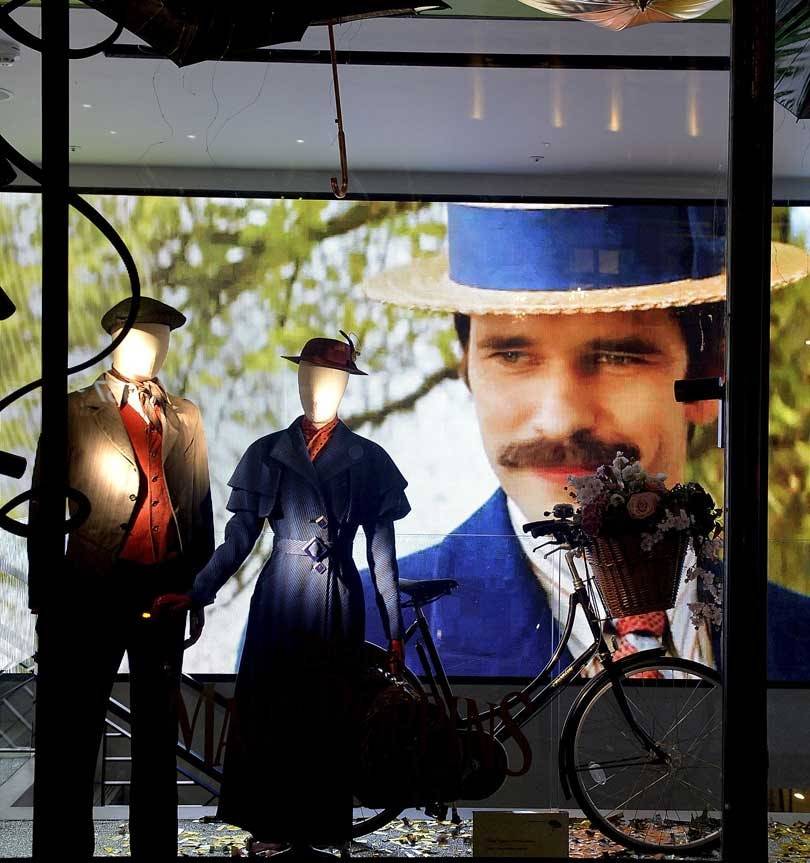 Harvey Nichols unveils Christmas windows