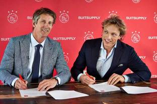 Suitsupply steekt selectie Ajax in pak