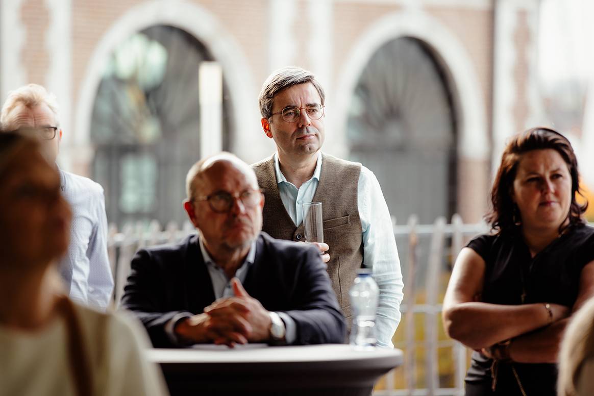 Beeld: Philippe Bracke (in gilet).