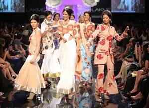 LFW: Masaba creates ‘Wanderess’