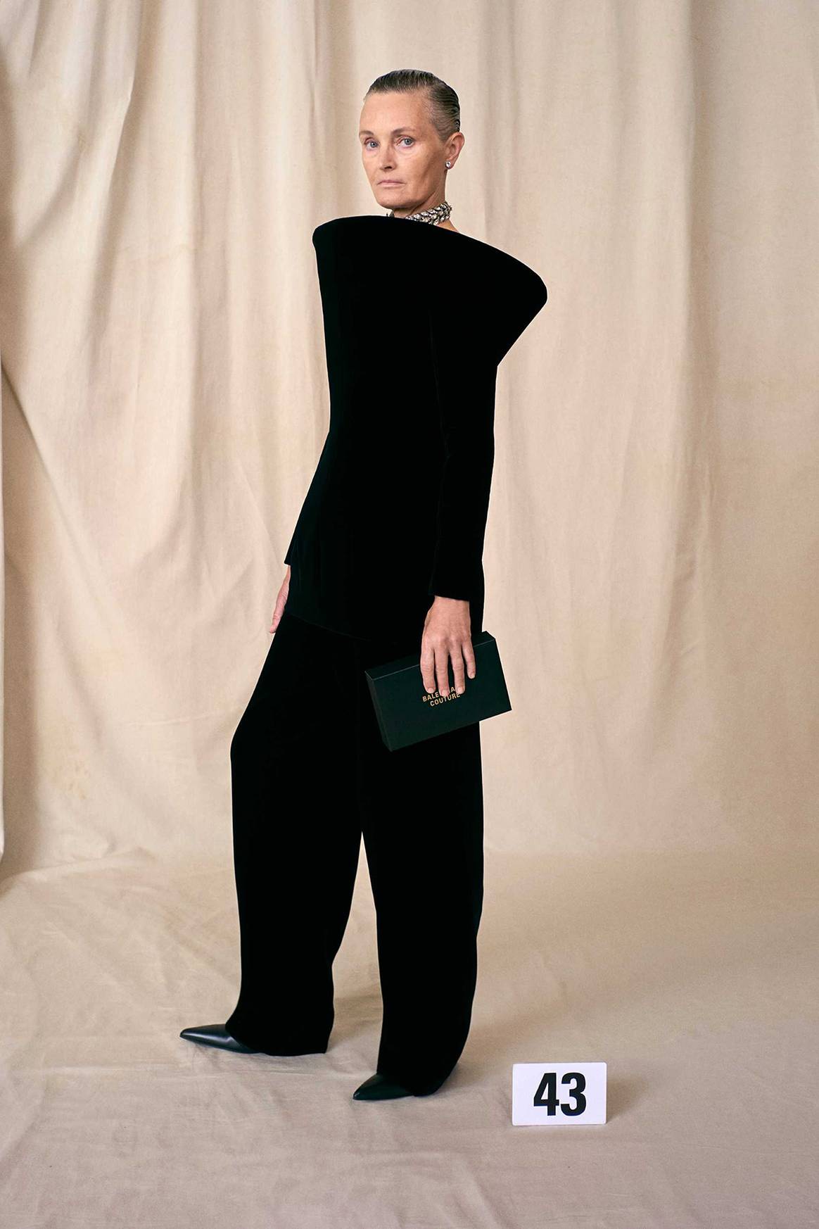 Photo Credits: Balenciaga, colección Alta Costura Otoño/Invierno 2021/2022.
