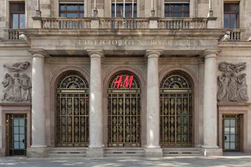 H&M cierra ejercicio en plano, pero disparando beneficios un +144 por ciento