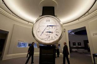 Franc surge casts shadow on Geneva's luxury watch fair