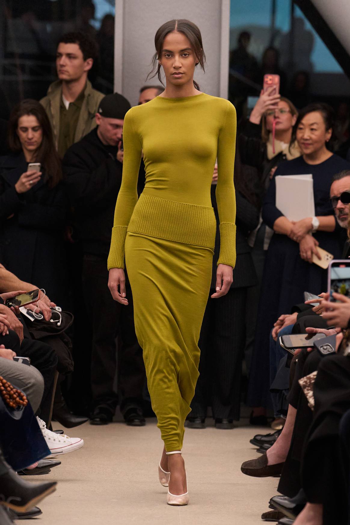 PFW FW26 color trends: Saturated shades of wine, purple, cobalt blue ...