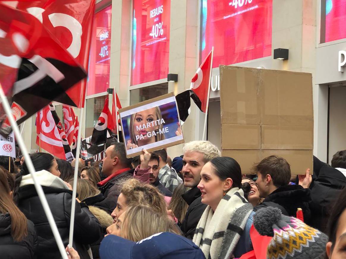 Photo Credits: Concentración frente a la flagship store de Zara en la calle de Preciados de Madrid con motivo de la huelga nacional del 7 de enero de 2023. CGT.