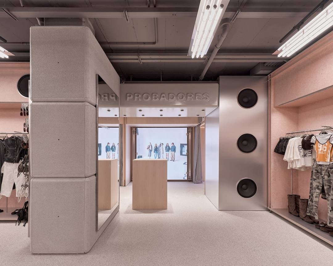Tienda de Bershka en la plaza de Lugo de La Coruña (España).