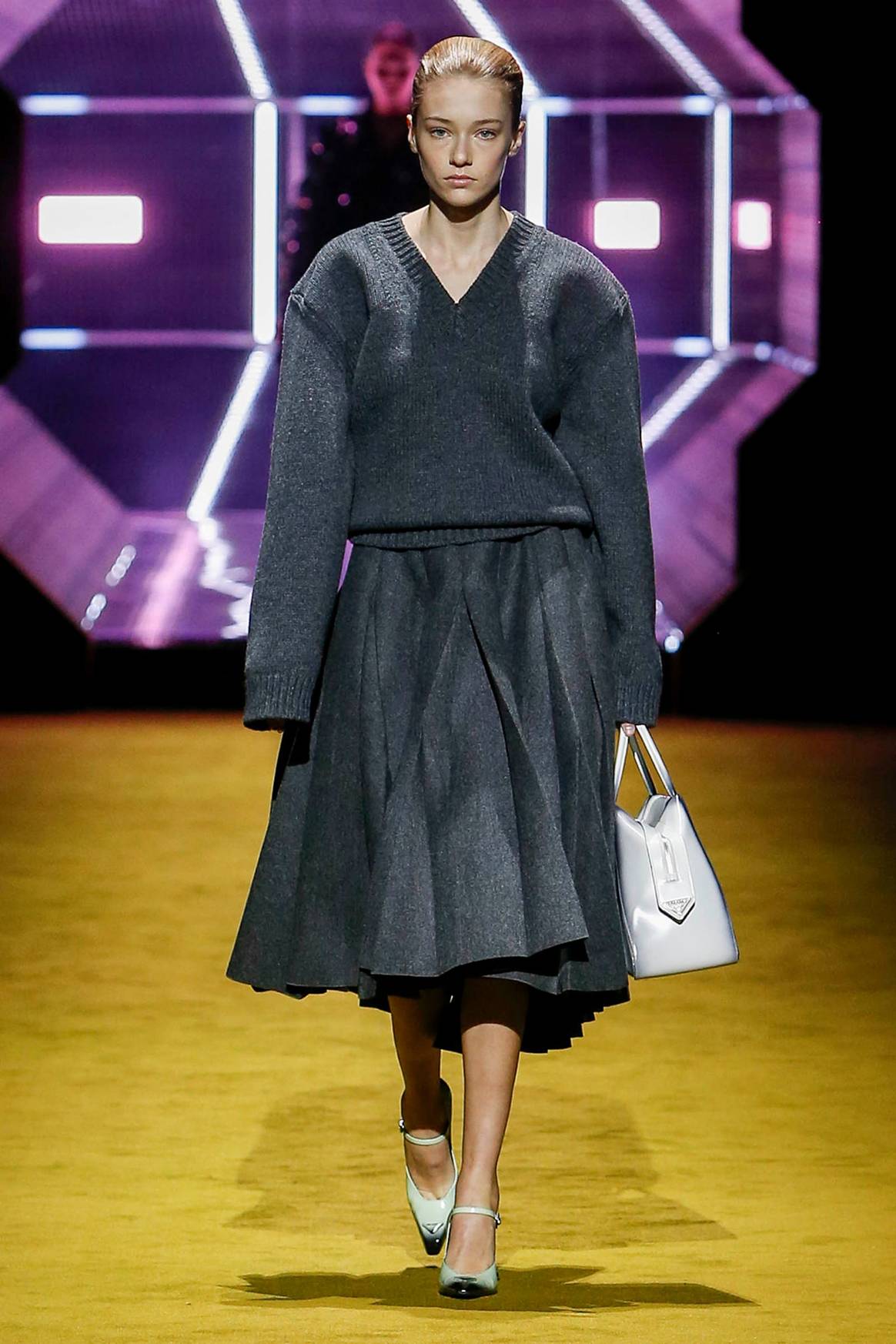 Photo Credits: Prada, colección para mujer para la temporada Otoño/Invierno FW 2022 Womesnwear. Prada, página oficial.