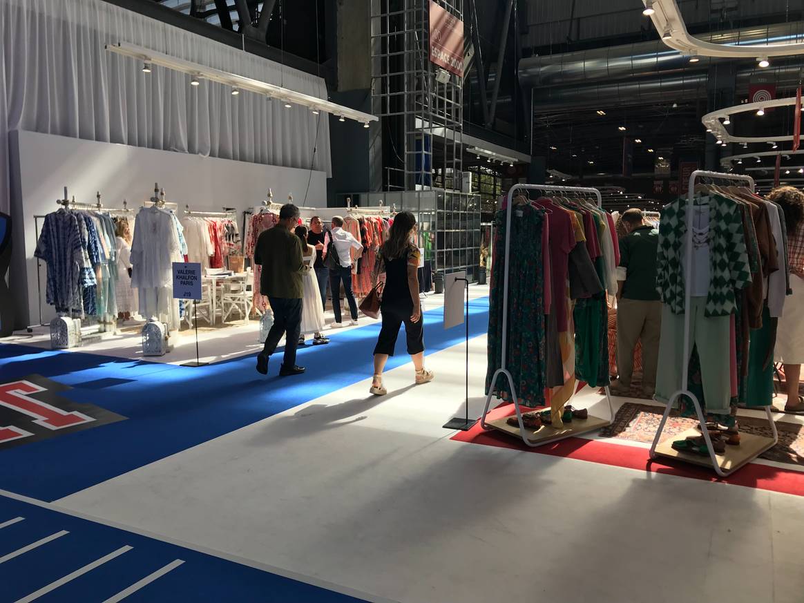 Lange zomerjurken en lichte kleuren op Who's Next. Beeld: FashionUnited