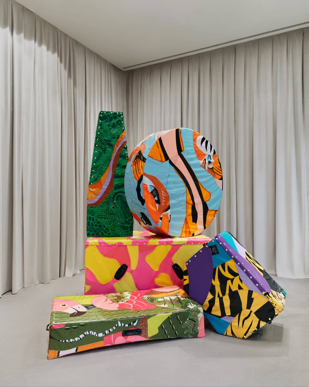 Installazione di Marianna Ladreyt nella boutique Moynat, via Monte Napoleone 3 a Milano.