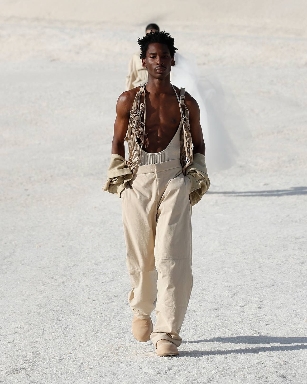 Photo Credits: Por cortesía de Jacquemus, desfile de presentación de la colección “Le Papier” y de la colección cápsula colaborativa junto a Nike.