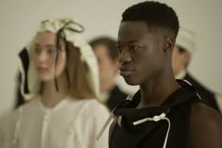 Vídeo: Creatividad convertida en tela carnal y humana por Tíscar Espadas durante la 080 Bcn Fashion