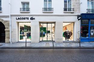 Lacoste mise sur le vintage pour la réouverture d'une boutique parisienne