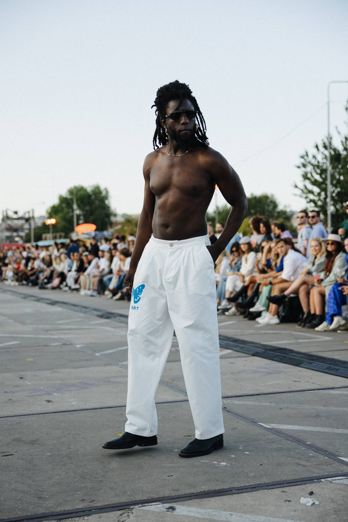 Kijken: de eerste ready-to-wear-collectie van No Art