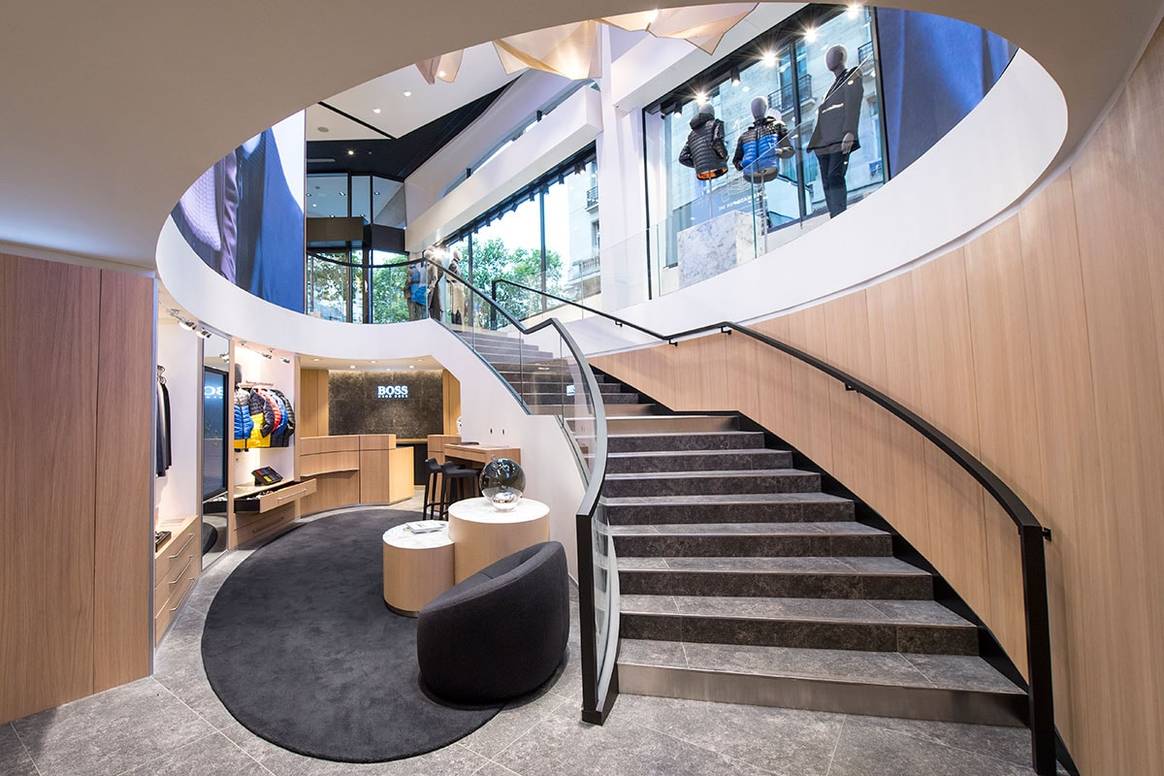 En image : la nouvelle scénographie du flagship de Hugo Boss