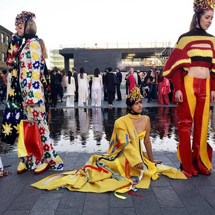 Modeshow door Afgewezen Studenten