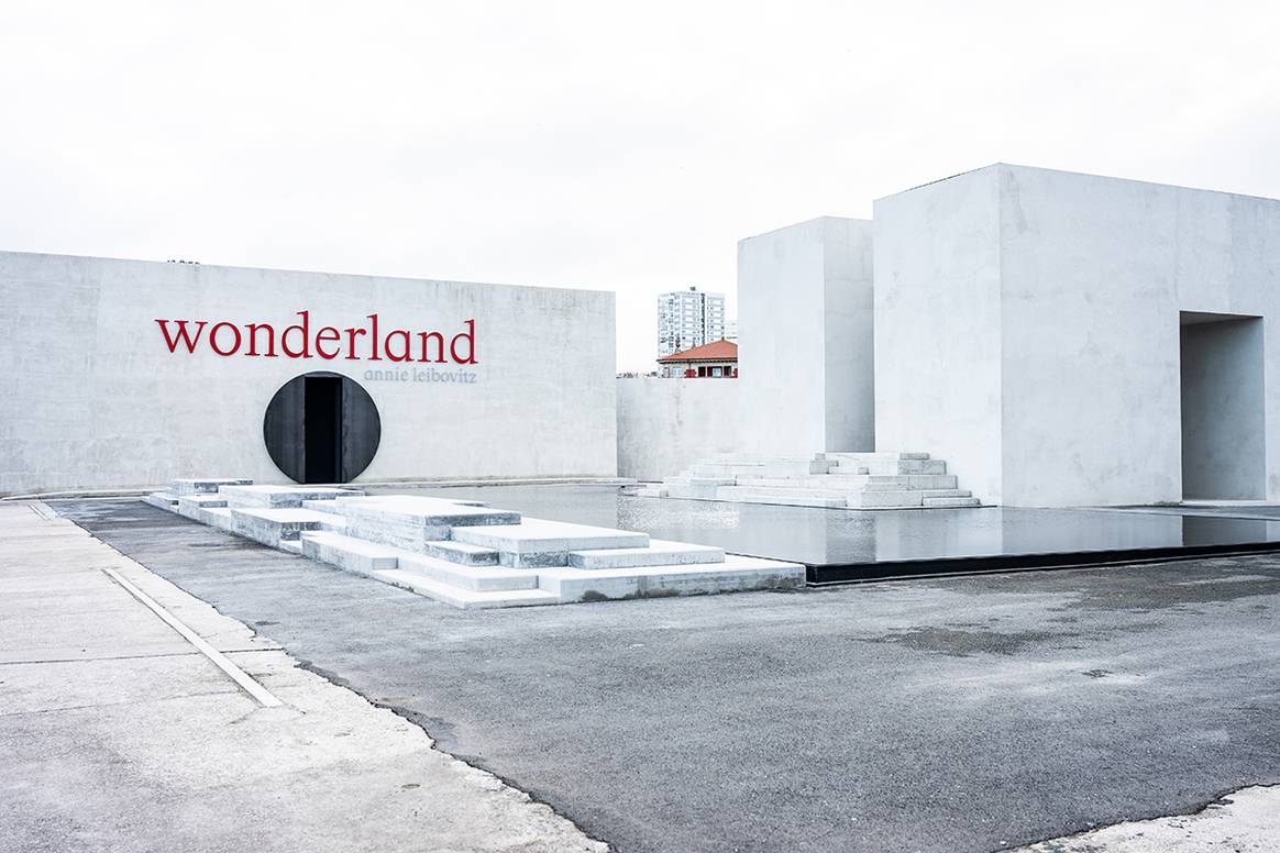 Vista de la exposición “Wonderland” de Annie Leibovitz organizada por la Fundación MOP en La Coruña (España), del 22 de noviembre de 2025 al 1 de mayo de 2026.