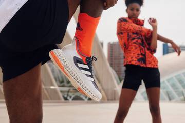 Adidas desploma sus beneficios y reduce previsiones tras romper lazos con Kanye West