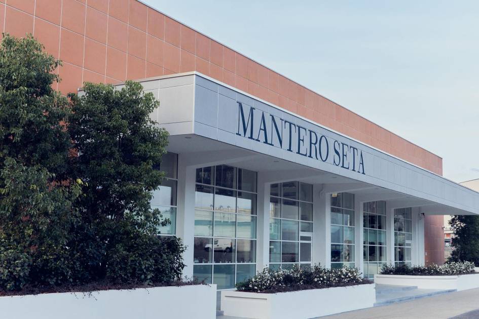 Chanel acquista il 35% di Mantero Seta