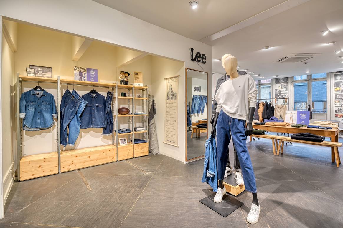 Lee Jeans opens first virtual store