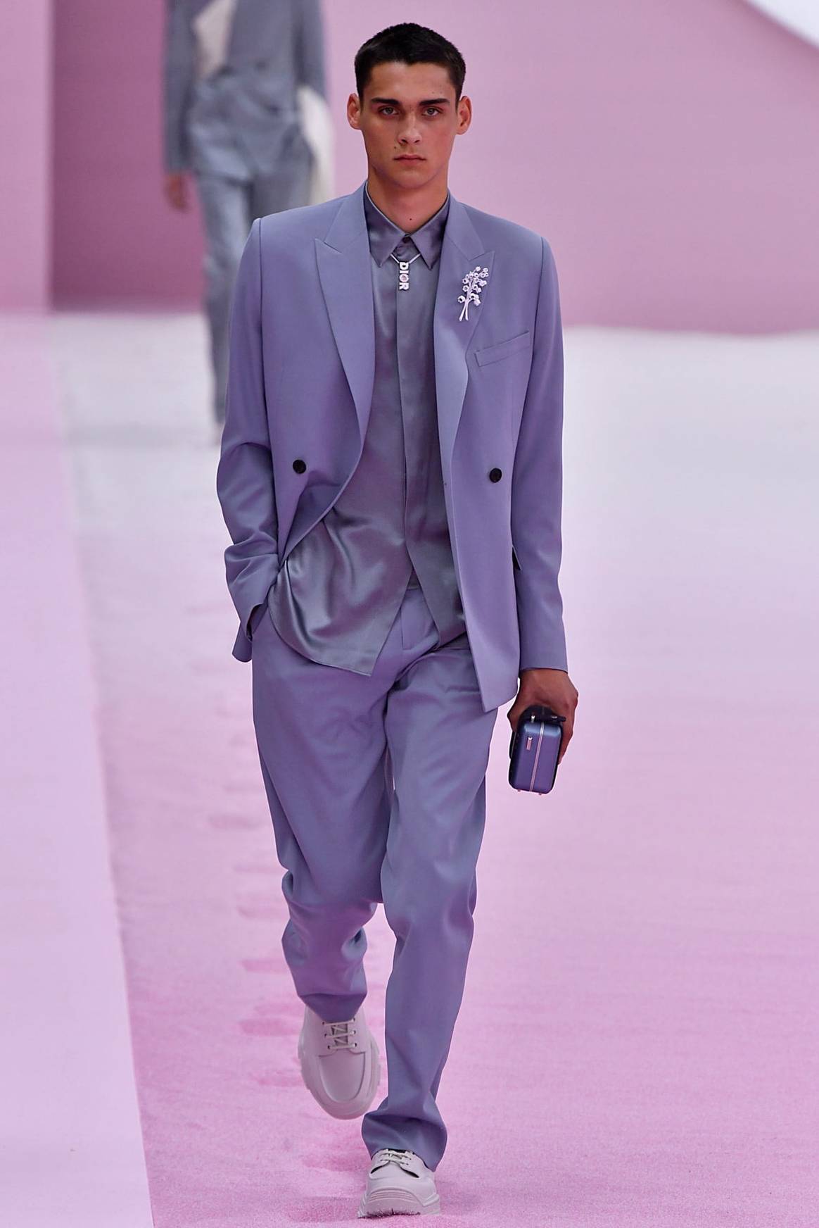 Paris Fashion Week Homme : chic patiné chez Dior et flashy sensuel pour Berluti