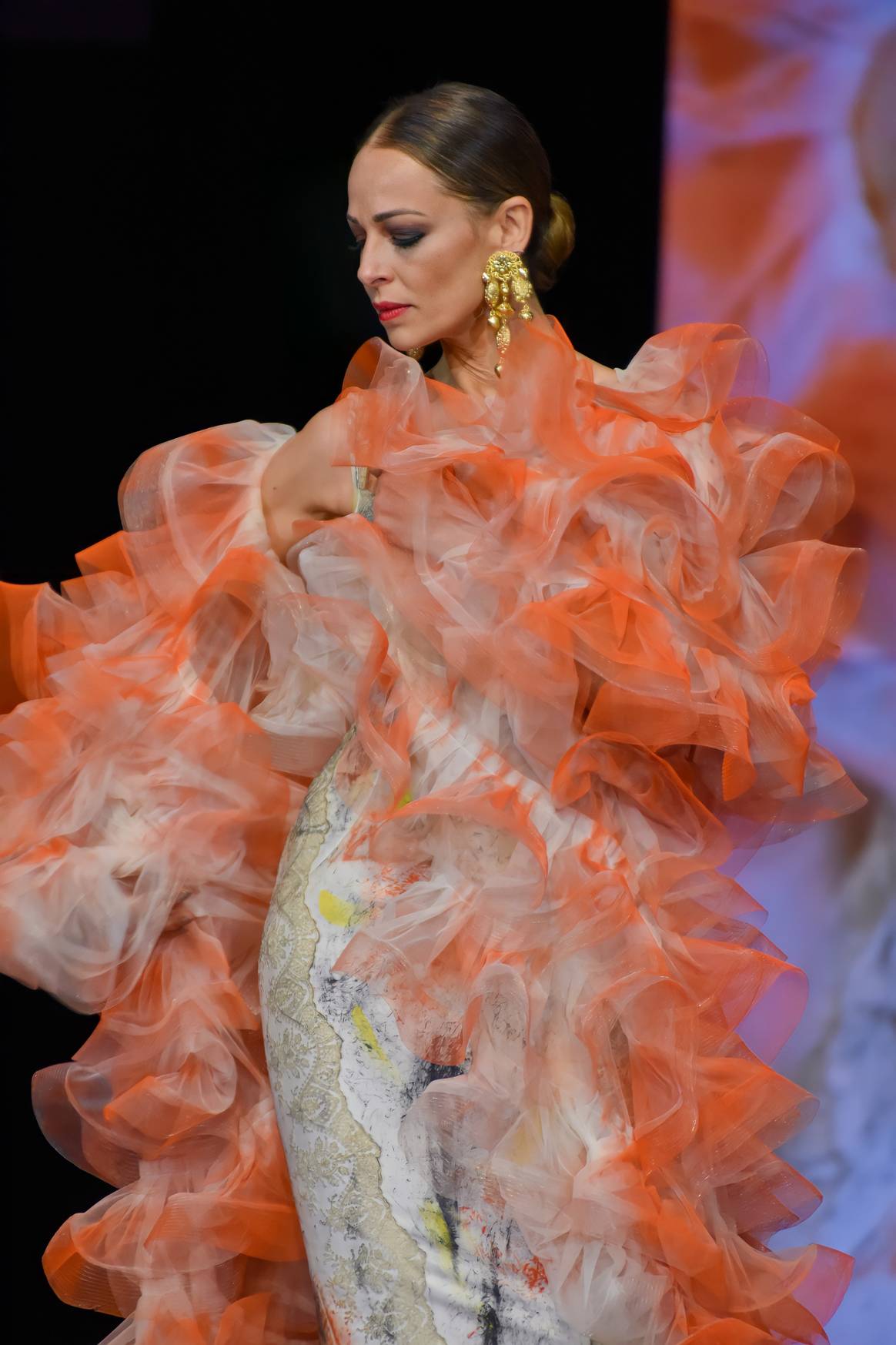 Eva González en SIMOF con diseño de Victorio & Lucchino