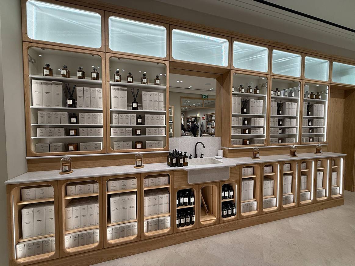 Tienda de Mango Home en el centro comercial L’illa Diagonal de Barcelona (España).