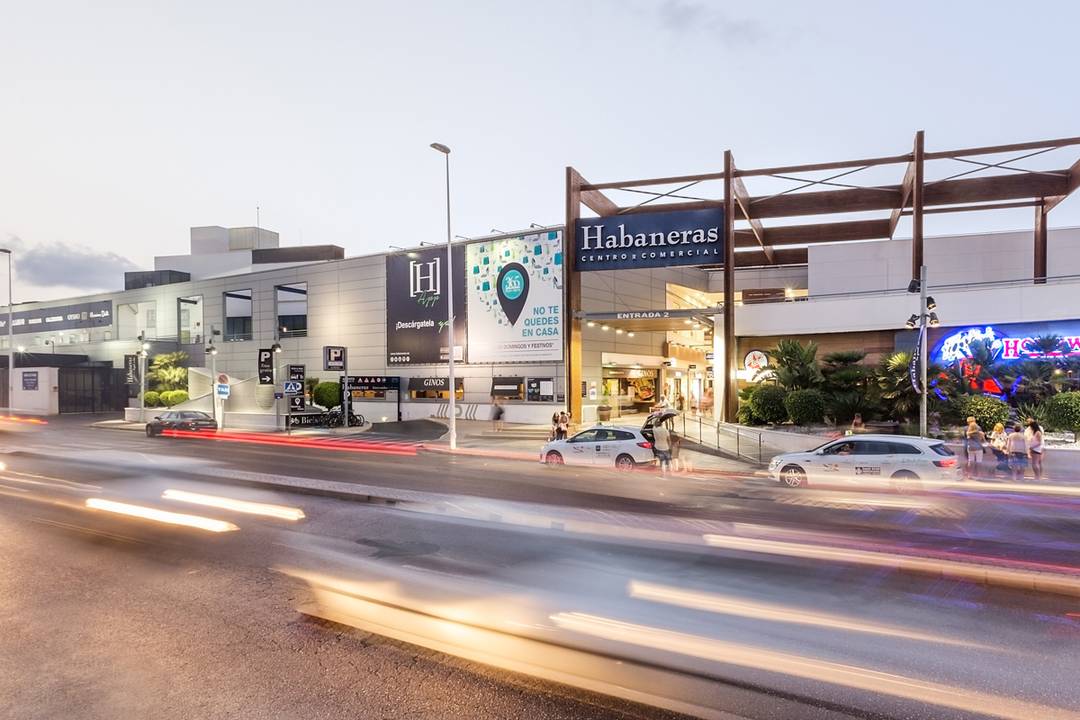 Exterior del cetro comercial Habaneras de Torrevieja (Alicante), uno de los activos en cartera de Castellana Properties.