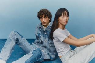 La marca Levi's añade color y técnicas de bordado a tejidos japoneses para la colección Primavera/Verano 2024 Made in Japan