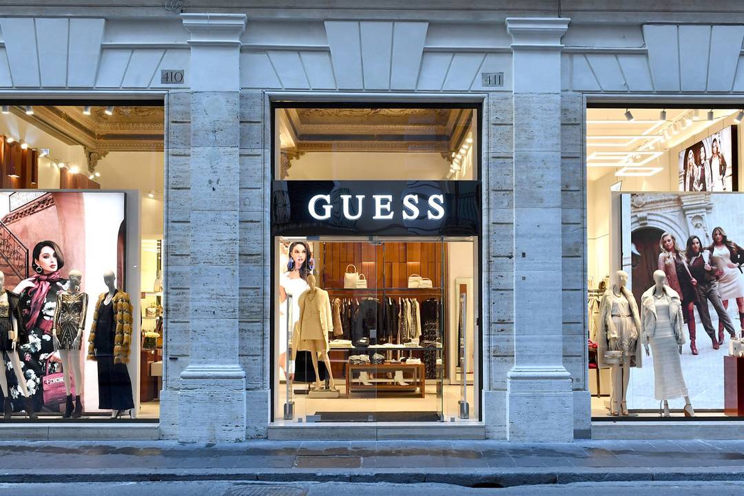 Flagship store di Guess a Roma, Italia.