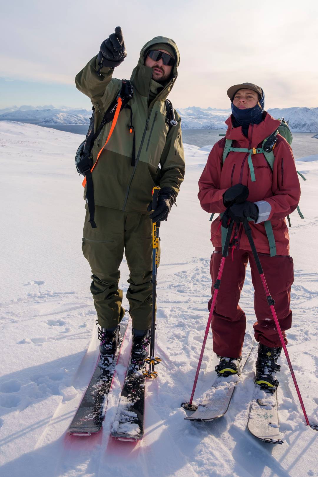 Skitouren auf und abseits der Pisten wird immer beliebter - hier in der FW26/27 Kollektion von Norrona.