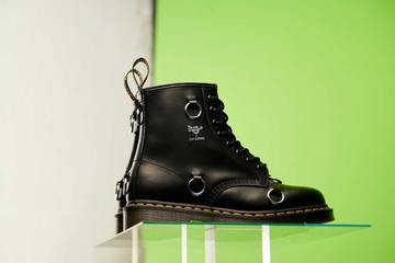 Raf Simons werkt samen met Dr. Martens