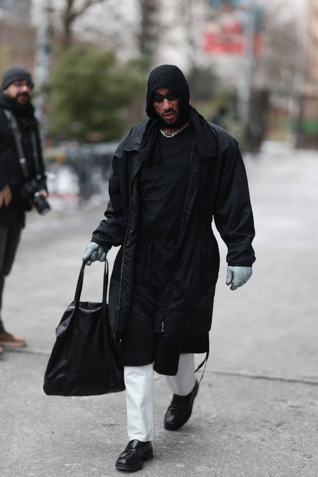 Il buyer Davíd Smedley alla sfilata AW26 di Kenneth Ize