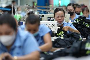 Les droits de douane américains pèsent plus lourd que prévu sur l'économie du Vietnam 