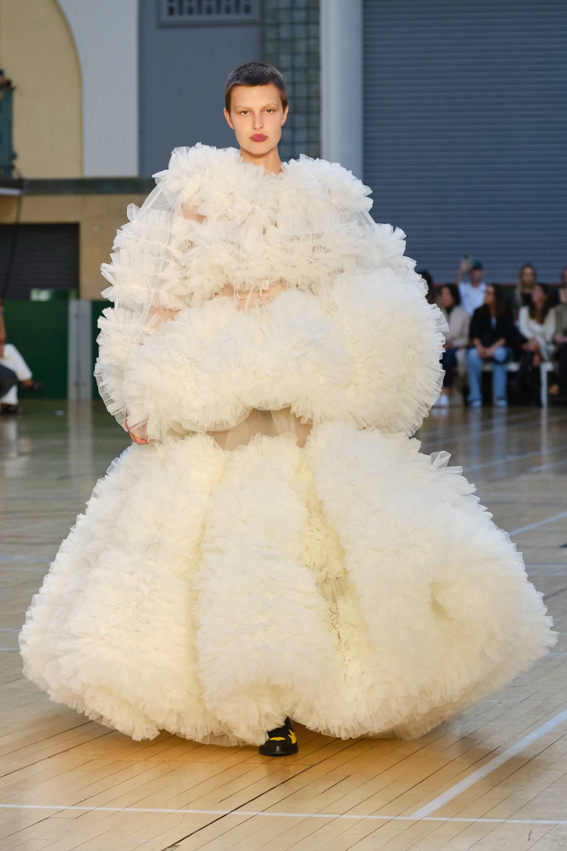 Imagen: Molly Goddard SS23 por Ben Broomfield
