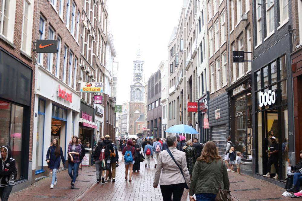 Image: shopping street image Amsterdam 2016. Property: FashionUnited