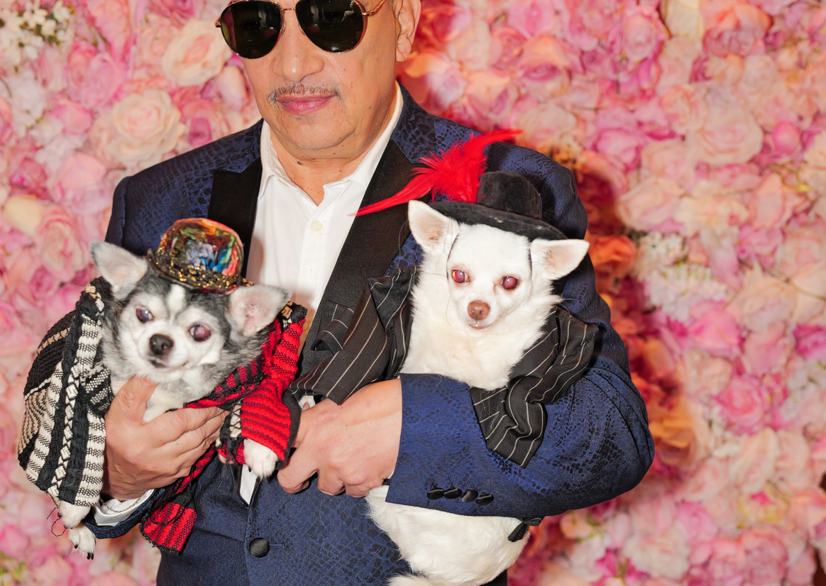 Rubio with his two adopted chihuahuas, Bogie (left) and Kimba (right). Kimba was dressed as Teyana Taylor who wore a historically based outfit created by two-time Oscar-winning costume designer Ruth E. Carter.