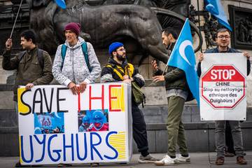 Travail forcé des Ouïghours : une nouvelle plainte vise les géants du textile en France