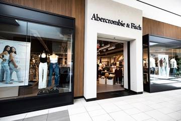 Abercrombie & Fitch recorta previsiones de beneficio pese a un trimestre récord en ventas