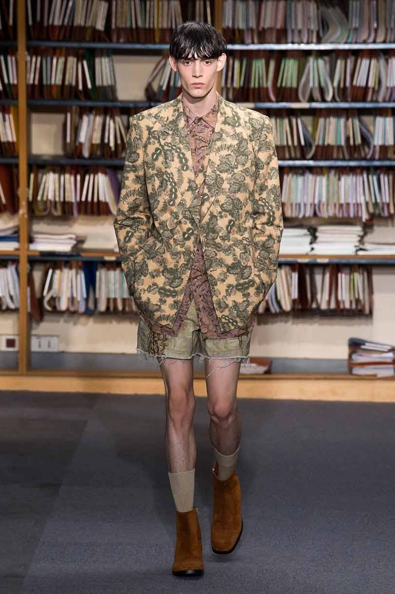 Fashion Week parisienne: des hommes en jambes