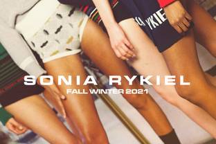 Après la présentation de sa collection FALL WINTER 21/22 le 28 février dernier lors d’un Virtual Show, la Maison Sonia Rykiel signe un retour étincelant !