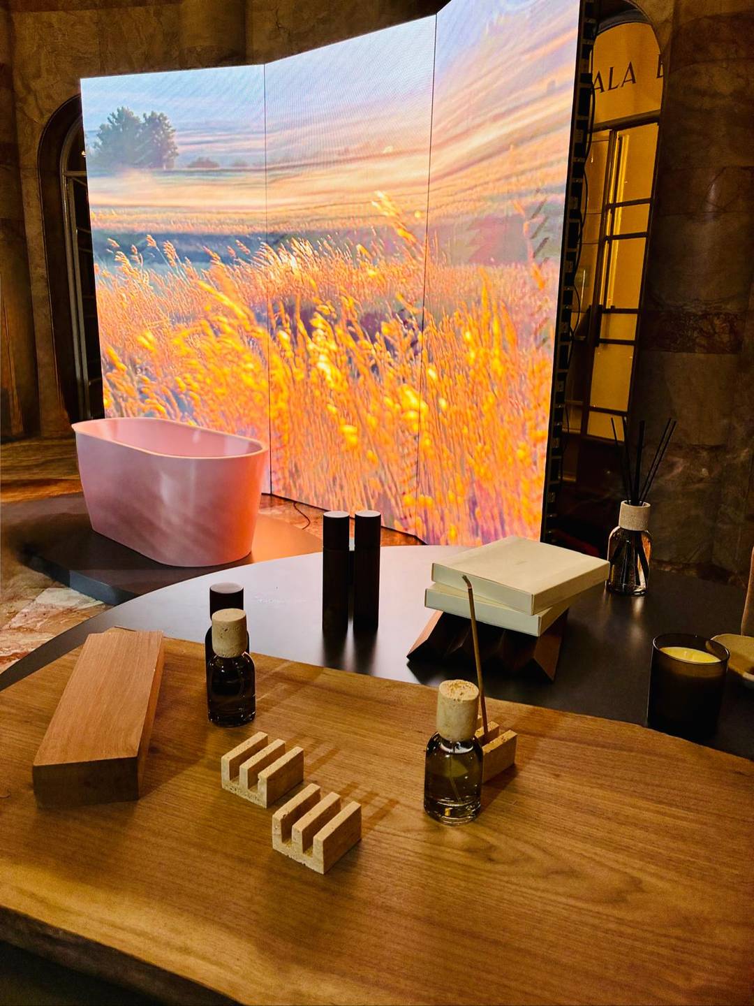 La presentazione di Tènua si è sviluppata all'interno di “Bubbles of time