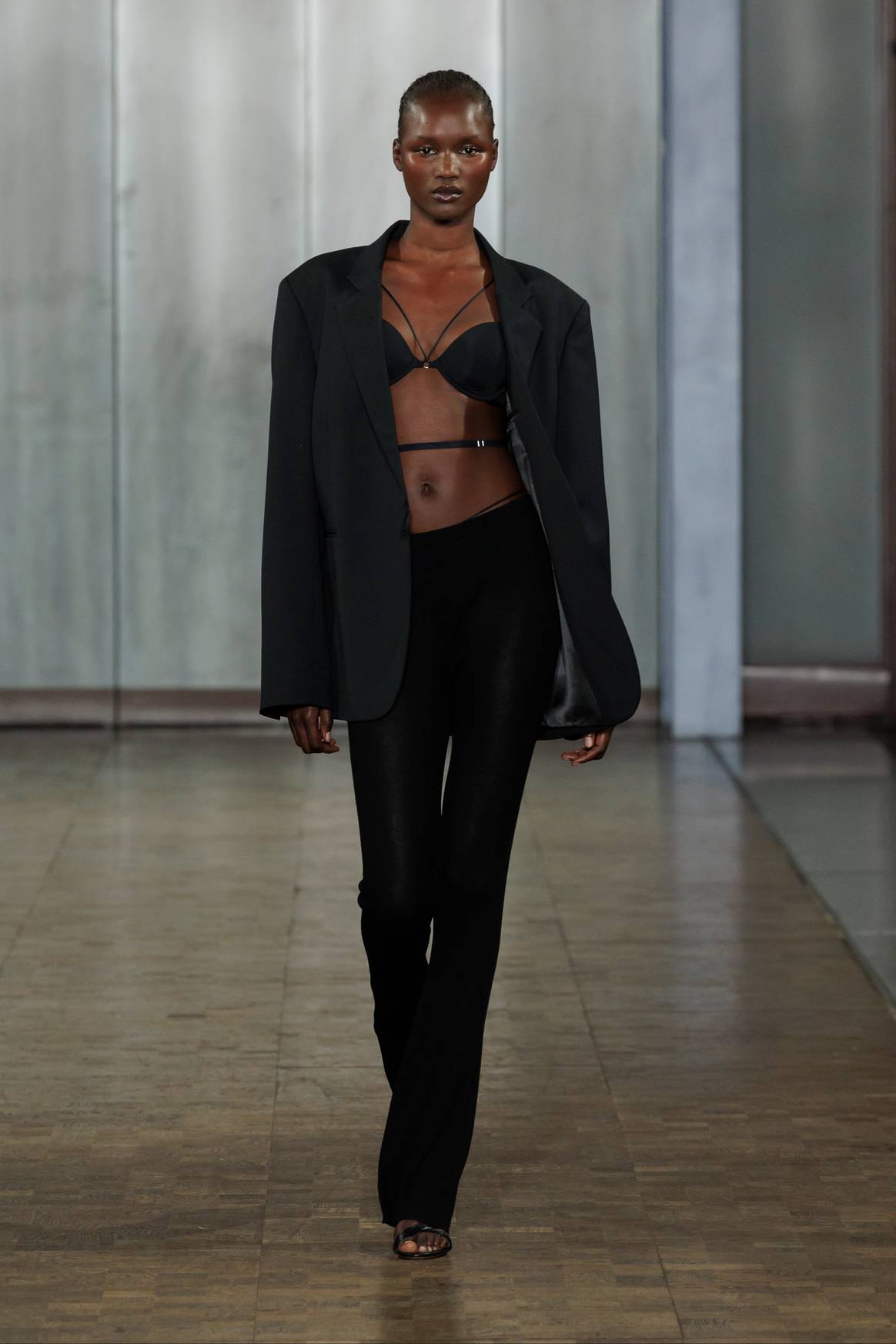 Nensi Dojaka voor Calvin Klein - Nensi Dojaka SS25 op LFW