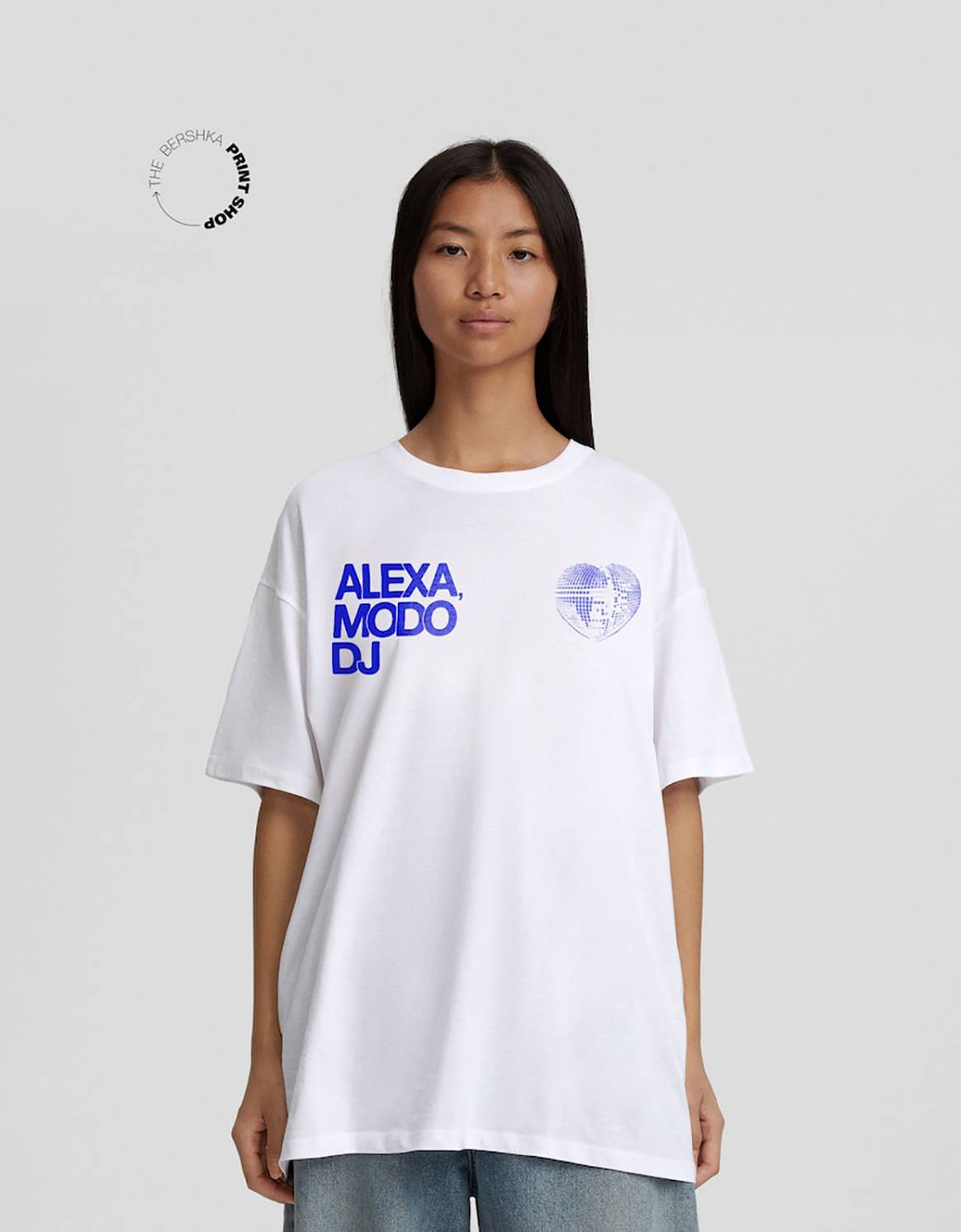 Prenda de Bershka con uno de los motivos de la colección cápsula de “prints” de Alexa.