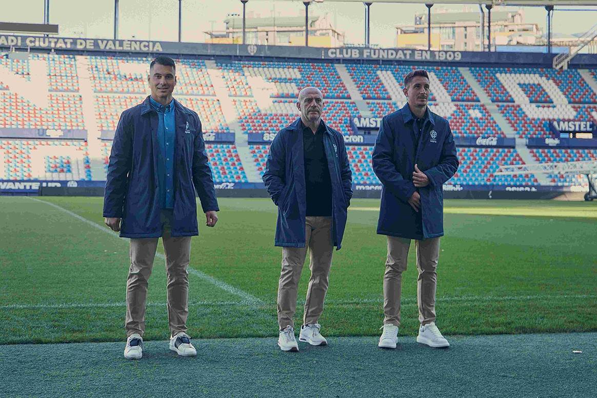 Presentación de la indumentaria de Sepiia escogida para vestir a los miembros del equipo masculino del Levante UD.