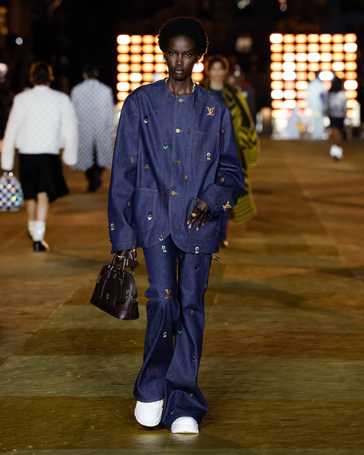 Het debuut van Pharrell Williams voor Louis Vuitton. Beelden via Louis Vuitton