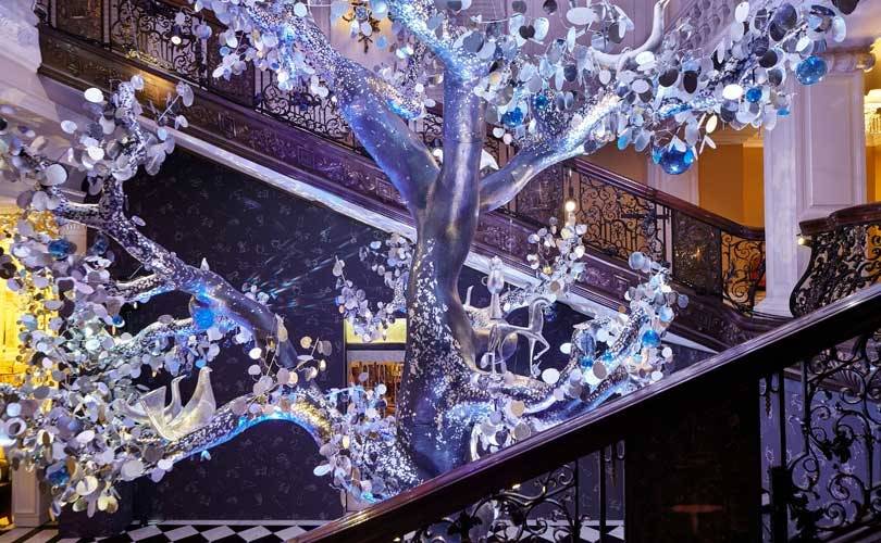 Diane von Furstenberg diseña el Árbol de Navidad del hotel Claridge’s de Londres