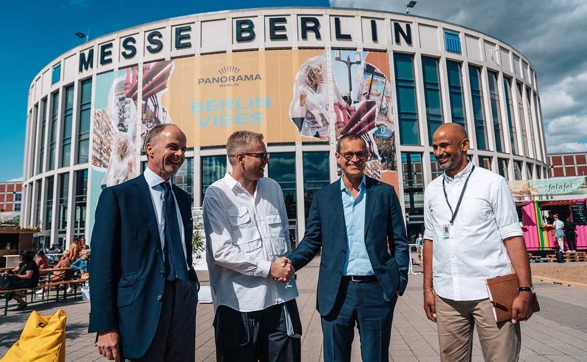 Foto:14. Panorama Berlin opening van links naar rechts:
Christian Göke, Chairman of the Board of Management van Messe Berlin GmbH,
Jörg Wichmann, CEO van Panorama Berlin, Michael Müller, Burgemeester van
Berlin, André Cramer, Chief Sales Officer van Panorama Berlin