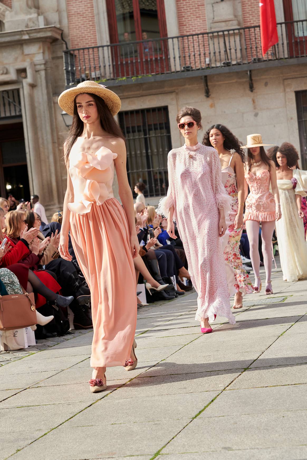 Desfile inaugural en la plaza de la Villa de Madrid de Madrid es Moda, celebrado el jueves 13 de febrero de 2025 en Madrid (España).